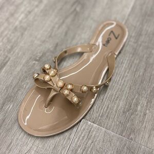 Dark beige pearl sandal